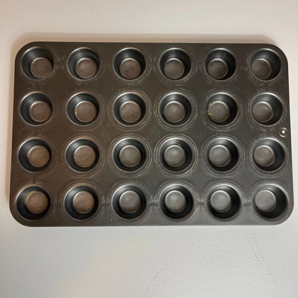 Pampered Chef Kitchen The Pampered Chef Mini Muffin Pan Poshmark